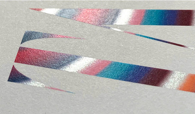 Nobilitazione di stampa argento e colori iridescenti